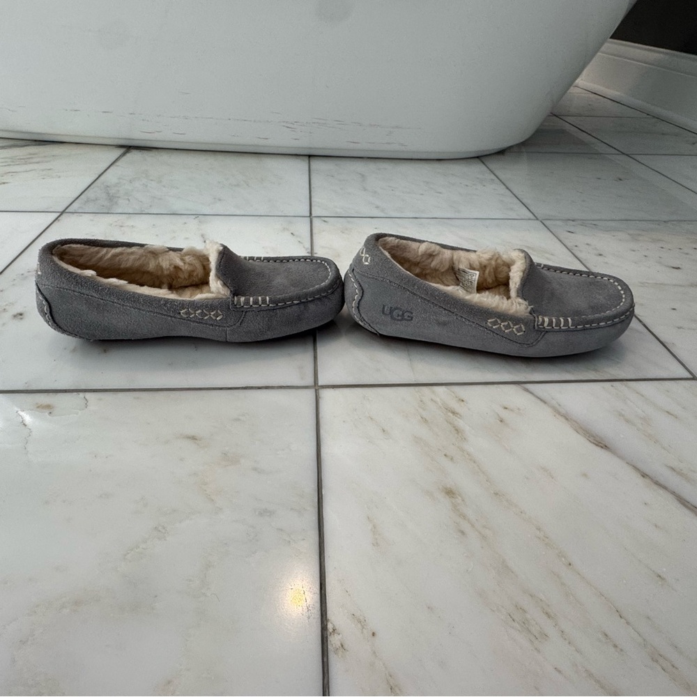 UGG Women’s Light Gray Ansley Water Resistant Suede Moccasin Slippers - Picture 6 of 11